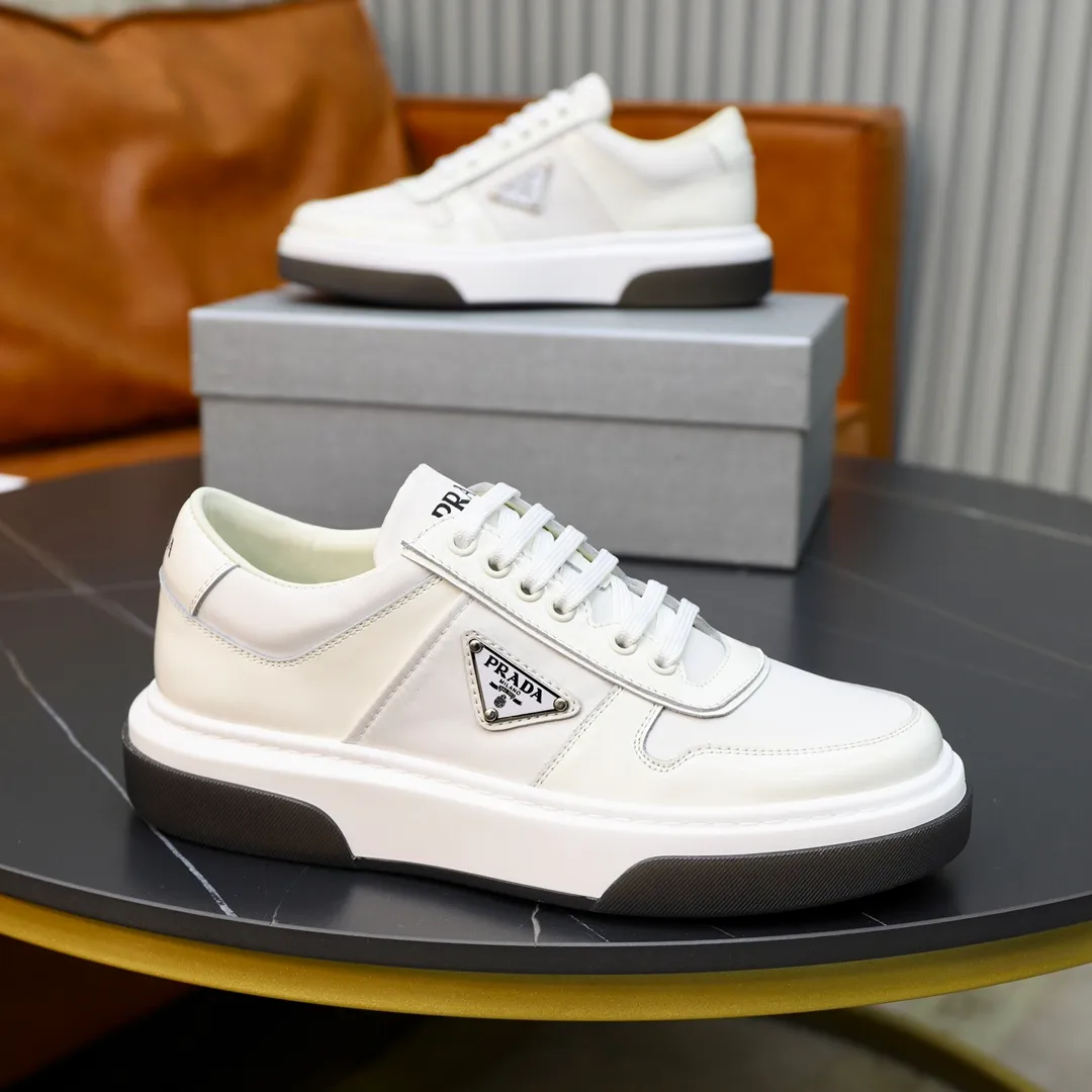 Factory price: 720 top original order Brand: PRADA (Prada) Standard code: Men's size 38/44 (45 can be customized) Grade: Same as the official website Material: Original cowhide, cowhide lining, original combination two-color wear-resistant soft outsole Style category: casual sports version, young fashion, European and American trend, British style Color: actual picture color